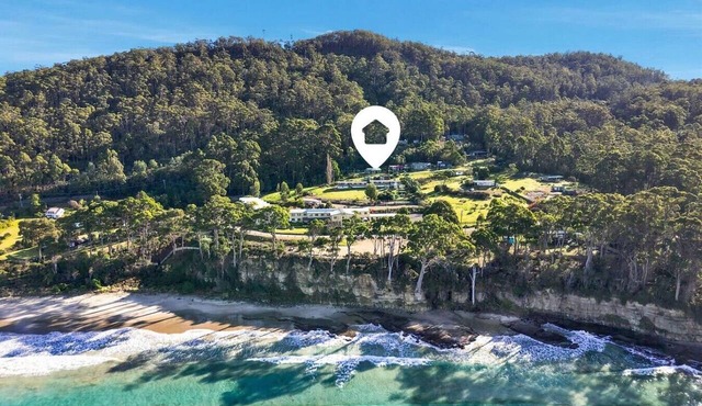 Coastal 2BR Escape, Steps to Beach, Dining and Bar in Eaglehawk Neck
