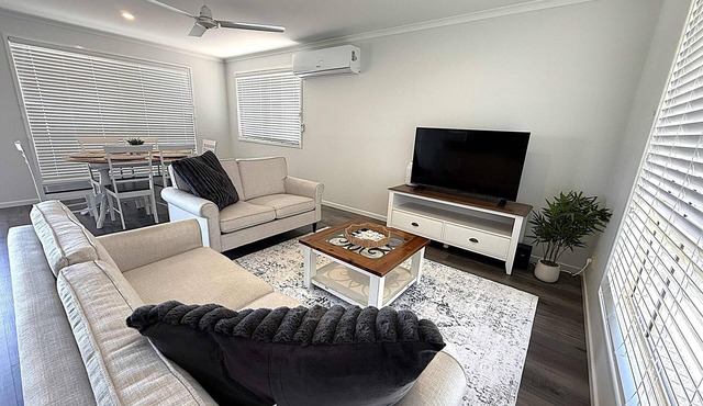 Coastal Comfort On Hillcrest - Hervey Bay in Scarness