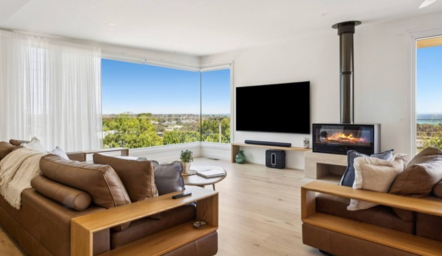 Coastal Luxe McCrae - Pool and Bay Views in McCrae
