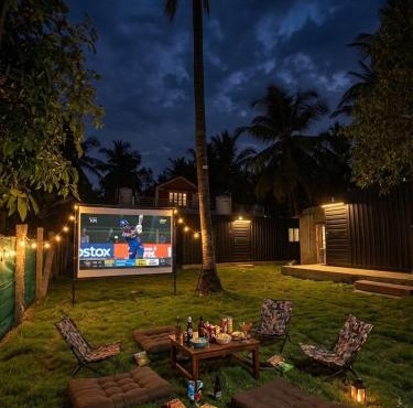 Coconut Grove Eco Stay with Pool BBQ and Cinema