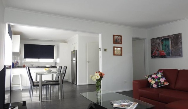 Codrington Short/Long Stay Accommodation in Sale