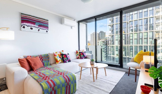 Colourful Comfort 1BR w Pool Gym & Reformer in South Melbourne