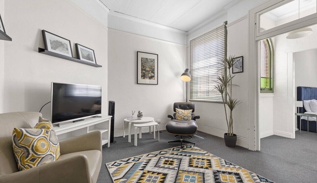 Comfortable 3 bed property in the heart of The Rocks in The Rocks