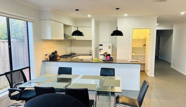 Comfortable and tranquil space for holiday stay-over. 30 Min - Melb Airport! in Beveridge