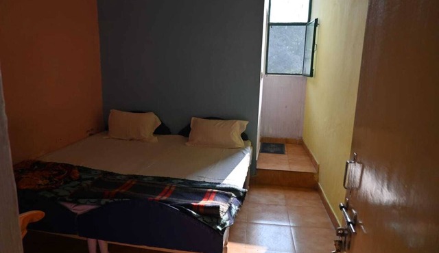 Comfortable rooms at Krishna Paying Guest House near city attractions in Rishikesh