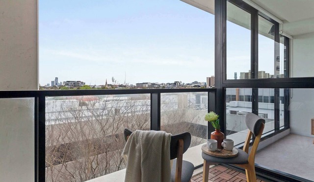 Comfy 2BR Escape Beside the Yarra River in Melbourne