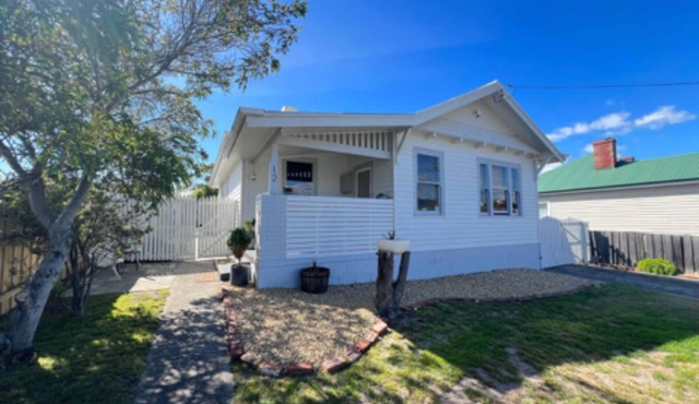Comfy home within walking distance to beach, restaurants and Blunderstone area. in Bellerive