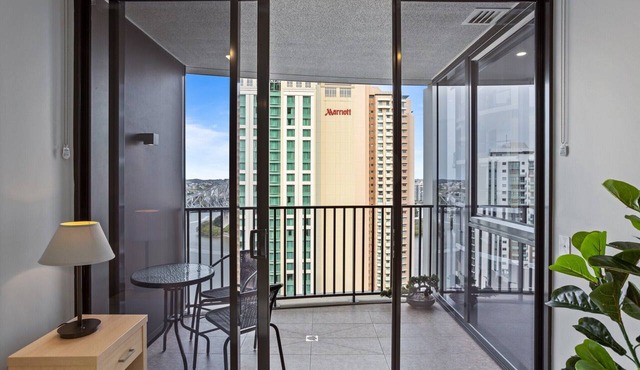 Cosy 1-Bed with River Views, Pool, Gym & BBQ in Brisbane City