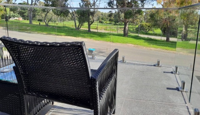 Cosy and stylish 4BR home with balcony over looking golf course! in Rowville