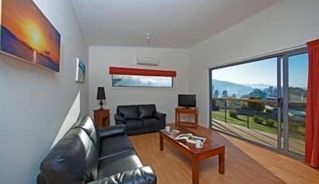 Cottage on Chapman, beautiful Bay Views in Dover