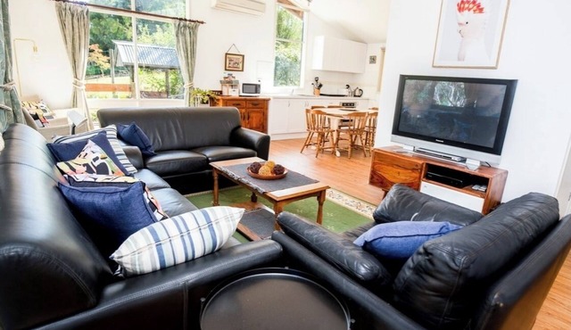 Cottage-Yarra Valley-10 Acres-Breakfast Inc-15 Mins From Healesville & Warburton in Don Valley