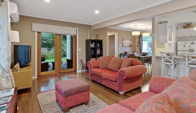 Country Cottage by The Bay in Grantville