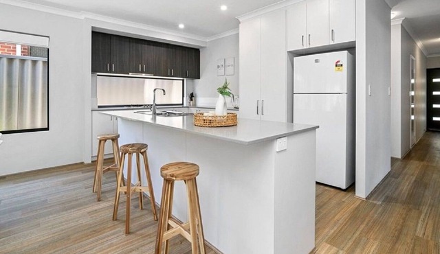 Couple’s Contemporary Getaway in Wandi
