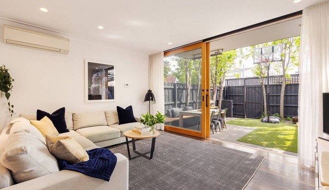 Courtside in Cremorne in Cremorne