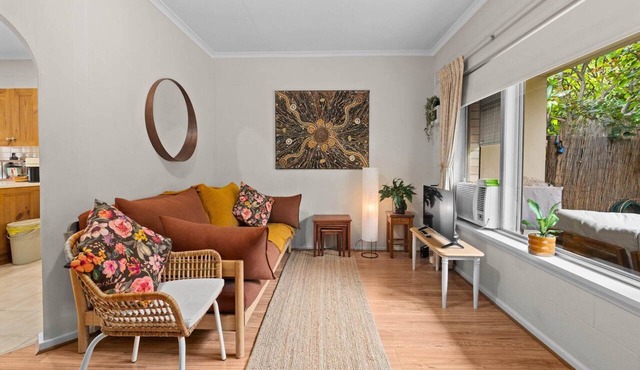 Courtyard 2 Bed Apartment Mile End in Mile End