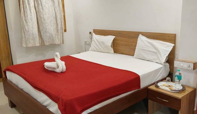 Cozy 1-bedroom hotel in tranquil Kumbakonam with AC in Kumbakonam