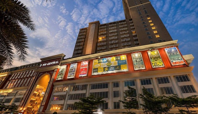 Cozy 1-bedroom studio apartment with balcony in adorable Greater Noida.