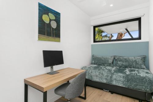 Cremorne comfort - Sunlit terrace with leafy views - TOB14 in Sydney