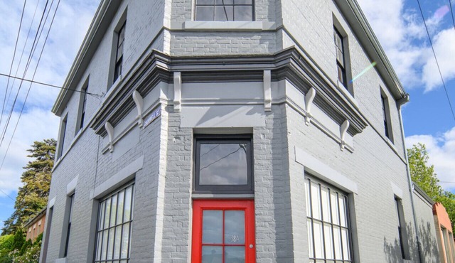 Cromwell Apartment - 3 Red Doors Battery Point in Battery Point