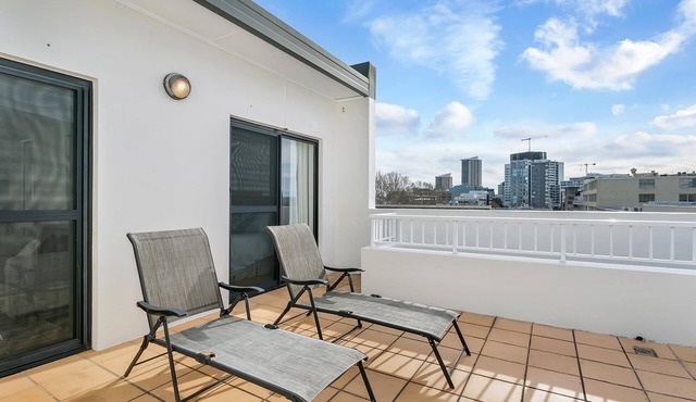 Crows Nest- SANT4 - Pacific Hwy - Sunny 1BR with Huge Private Deck in Central Crows Nest Location in Crows Nest