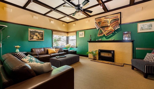 Cullalo ArtHouse- gorgeous accommodation combined with an art gallery! - Stunning one bedroom apartment in east Albury in East Albury