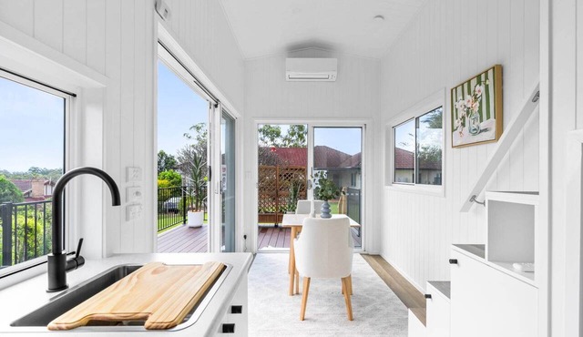Cute 1-Bed Tiny House with Garden in Nature in Bridgeman Downs