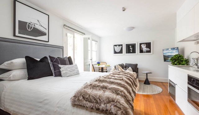 Designer Studio in Grand Manor 20 min From Sydney in Lewisham