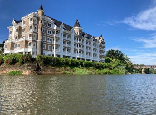 Dew River Castle Lake View Stay Aluva Cochin