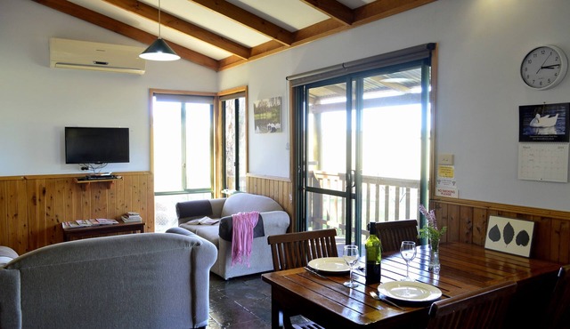 Diamond Forest Farm Stay, Pet Friendly cottages in Middlesex