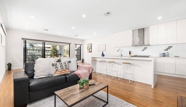 Domi Rentals - The Rayhur Residence in Clayton South