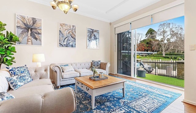 East Perth Luxury Waterfront Retreat in East Perth