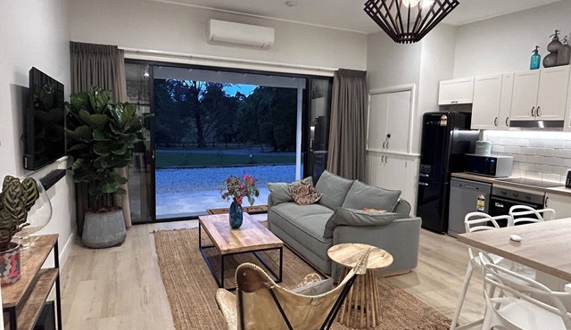 EcoShed - Private Riverfront Getaway. Eco-friendly, pet friendly, close to town in Bellingen