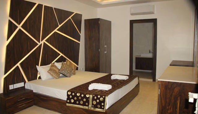 EENNRA GUEST HOUSE, Malda