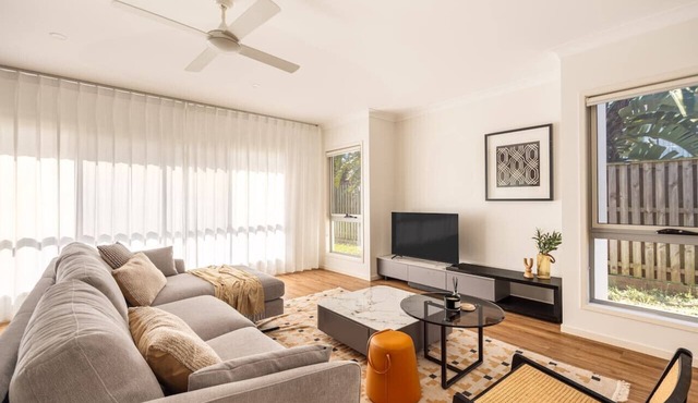 Elegant 5BR Family Home Modern Comfort @ Rochedale in Rochedale
