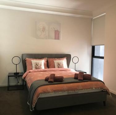 Elegant Design 2 Bed 2 Bath Apartment In Liverpool in Liverpool
