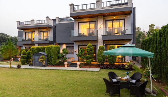 ELIVAAS Signature Aranya Library Maison 6BHK Villa With kids room, Private Pool, Reading Lounge, Common Lounge, Garden With Forest Views in Kota Bāgh