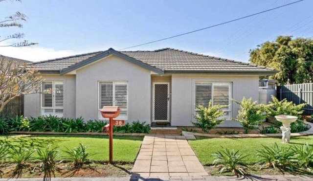 Entire House 3BR 2BTH I 2 Courtyards I Wifi in South Brighton