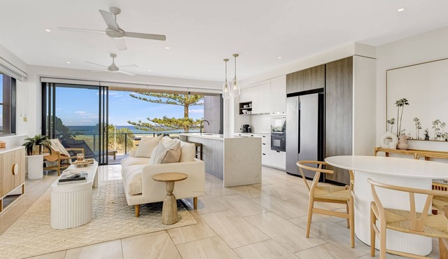 Escape 201 - Beachfront Luxury in Bilinga/North Kirra - Linen Provided in Bilinga