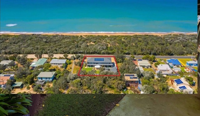 Escape to Paradise - Beach views 5bedrooms, 2 Kitchens, 2 Living, 2 Bathrooms in Paradise Beach