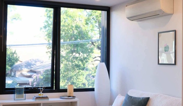 Executive Stay Quiet 2B2B Study Tram at Door in Balwyn