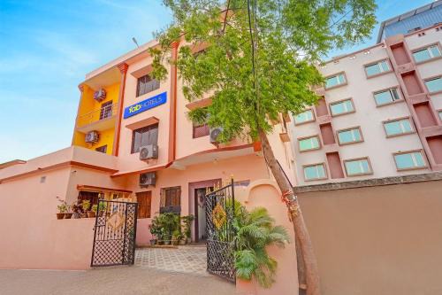 FabHotel Aditya Guest House 3