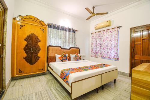 FabHotel Astoria House - Near Central Park