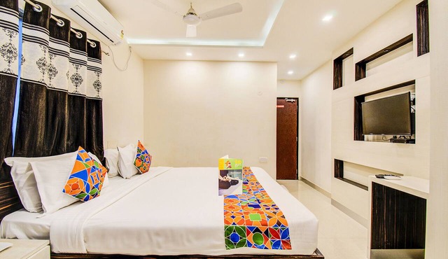 Fabhotel Corporate Crown