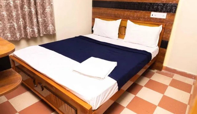 Fabhotel Heavens Inn