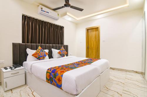 FabHotel Leela Inn - Nr Park Circus 7 Point
