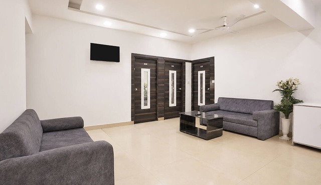Fabhotel Mid Way in Gandhinagar