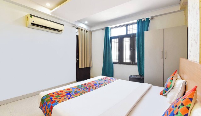 FabHotel Rushank Palace - Near Jawahar Circle, World Trade Park