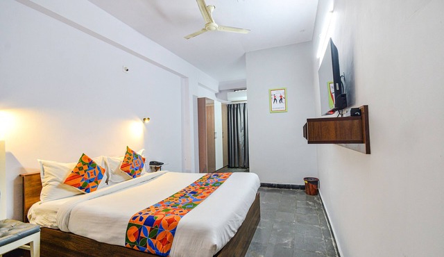 FabHotel VK Luxury Room's - UMCC Shahpur