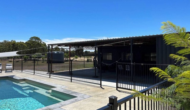 Farm Getaway near Nagambie with pool perfect for families or large groups! in Murchison