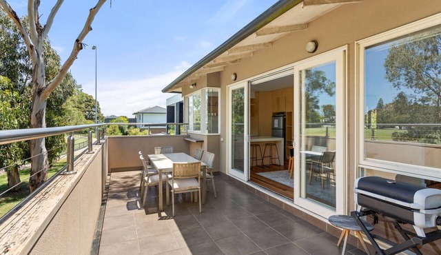 Flora Pet Friendly Coastal Hampton Retreat in Hampton